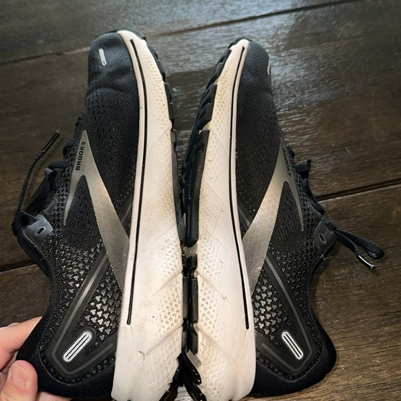 Brooks Ghost 14 Sneaker Size 10B Black & White - Picture 6 of 8